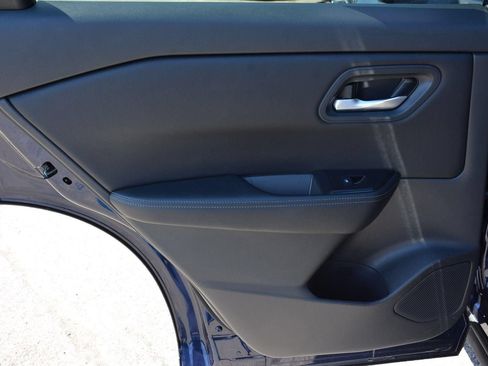 Used 2024 Nissan Rogue SV AWD/4WD image 14