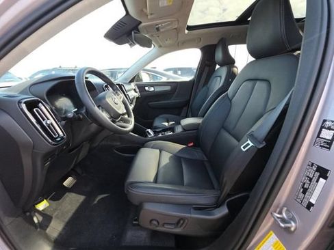Used 2026 Volvo XC40 B5 Plus AWD/4WD image 7