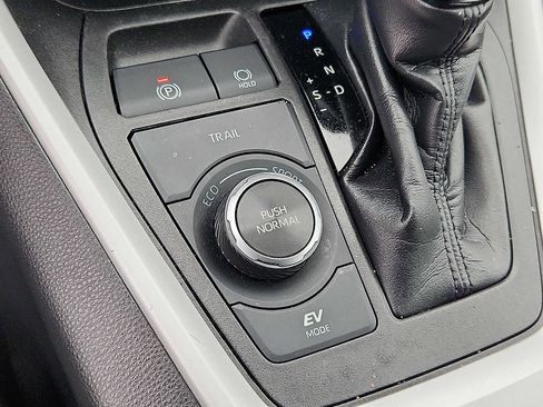 Used 2021 Toyota RAV4 XLE w/ XLE Grade Weather Package image 24