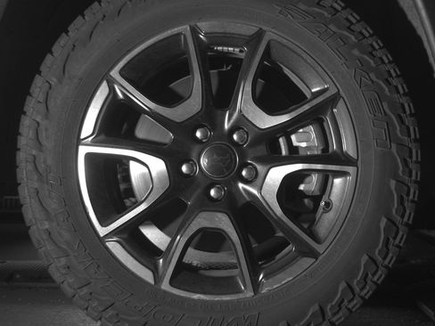 Used 2025 Jeep Compass Trailhawk image 13