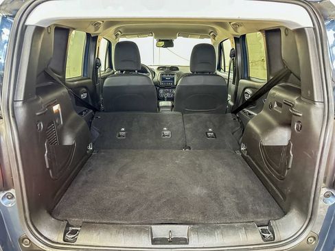 Used 2023 Jeep Renegade Trailhawk AWD/4WD image 17