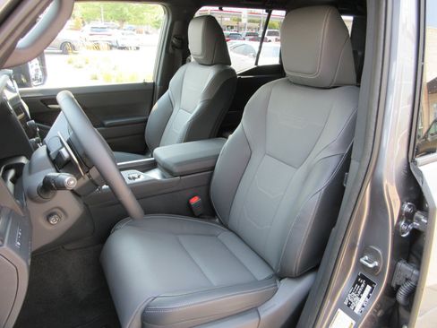 Used 2026 Lexus GX 550 w/ Cold Area Package AWD/4WD image 21