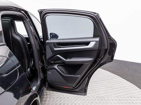 Used 2024 Porsche Cayenne S image 46