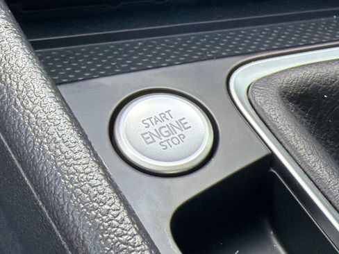 Used 2025 Volkswagen Jetta SE FWD image 16