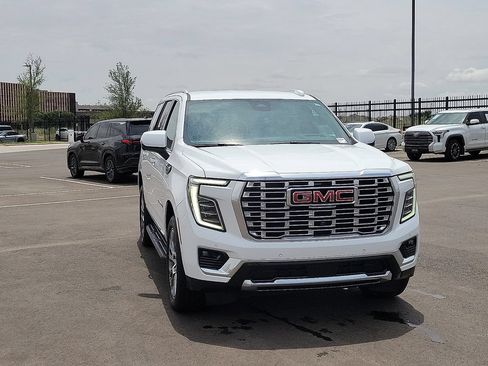 Used 2025 GMC Yukon Denali AWD/4WD image 7