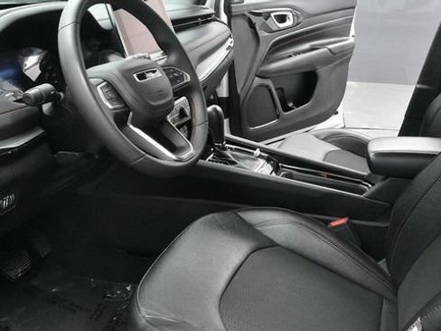 Used 2025 Jeep Compass Trailhawk AWD/4WD image 13