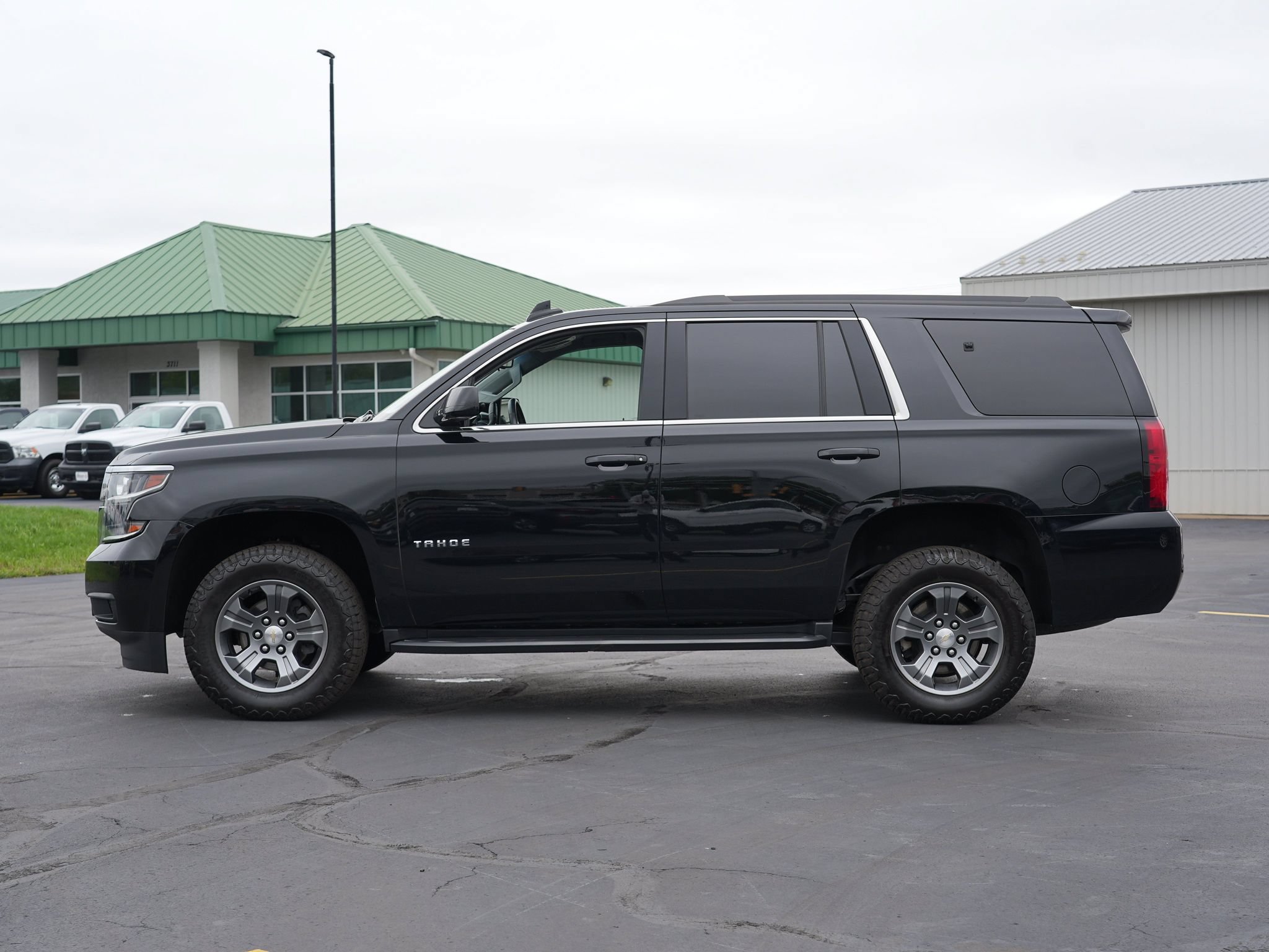 Used 2018 Chevrolet Tahoe LS w/ Skid Plate Package AWD/4WD image 7