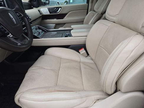 Used 2019 Lincoln Navigator Reserve AWD/4WD image 14