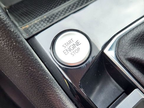 Used 2024 Volkswagen Taos SE AWD/4WD image 16