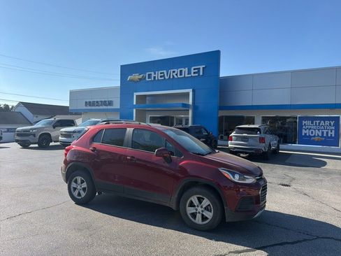 Used 2022 Chevrolet Trax LT w/ LT Convenience Package AWD/4WD image 1
