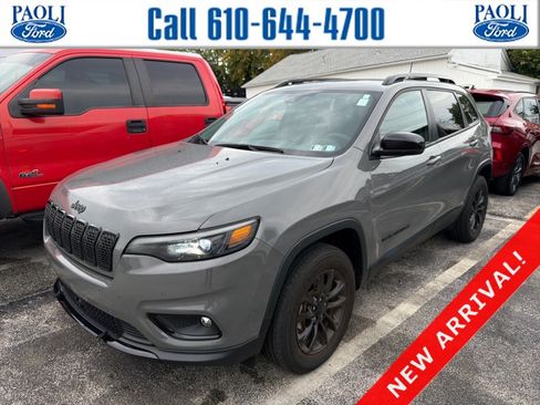 Used 2023 Jeep Cherokee Altitude Lux w/ Mopar Interior Package AWD/4WD image 1