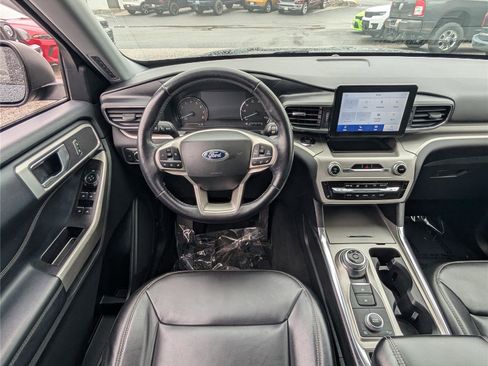 Used 2022 Ford Explorer XLT w/ Equipment Group 202A image 18