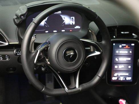 Used 2024 McLaren Artura image 22