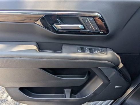 New 2026 Chevrolet Suburban High Country AWD/4WD image 17