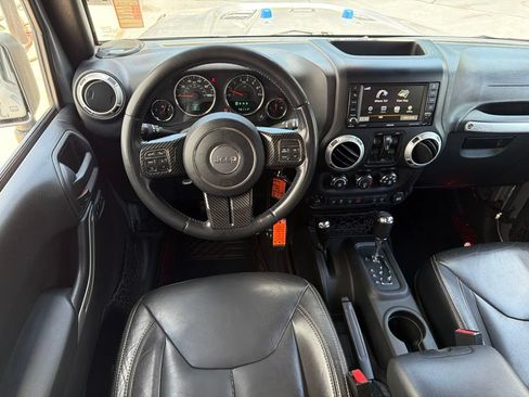 Used 2015 Jeep Wrangler Unlimited Sahara w/ Connectivity Group AWD/4WD image 40
