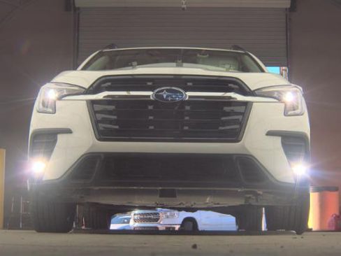 Used 2023 Subaru Ascent Limited AWD/4WD image 3