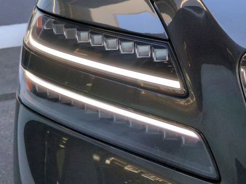 Certified 2025 Genesis GV80 2.5T Prestige image 9