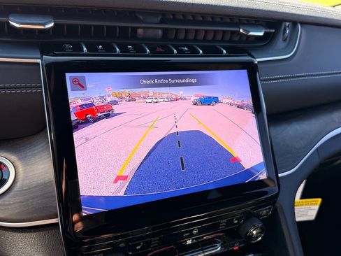 New 2025 Jeep Grand Cherokee Limited image 23