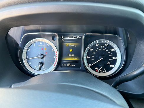 Used 2018 Nissan Titan SV w/ SV Convenience Package image 35