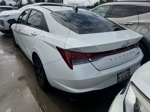 Used 2023 Hyundai Elantra Blue image 3