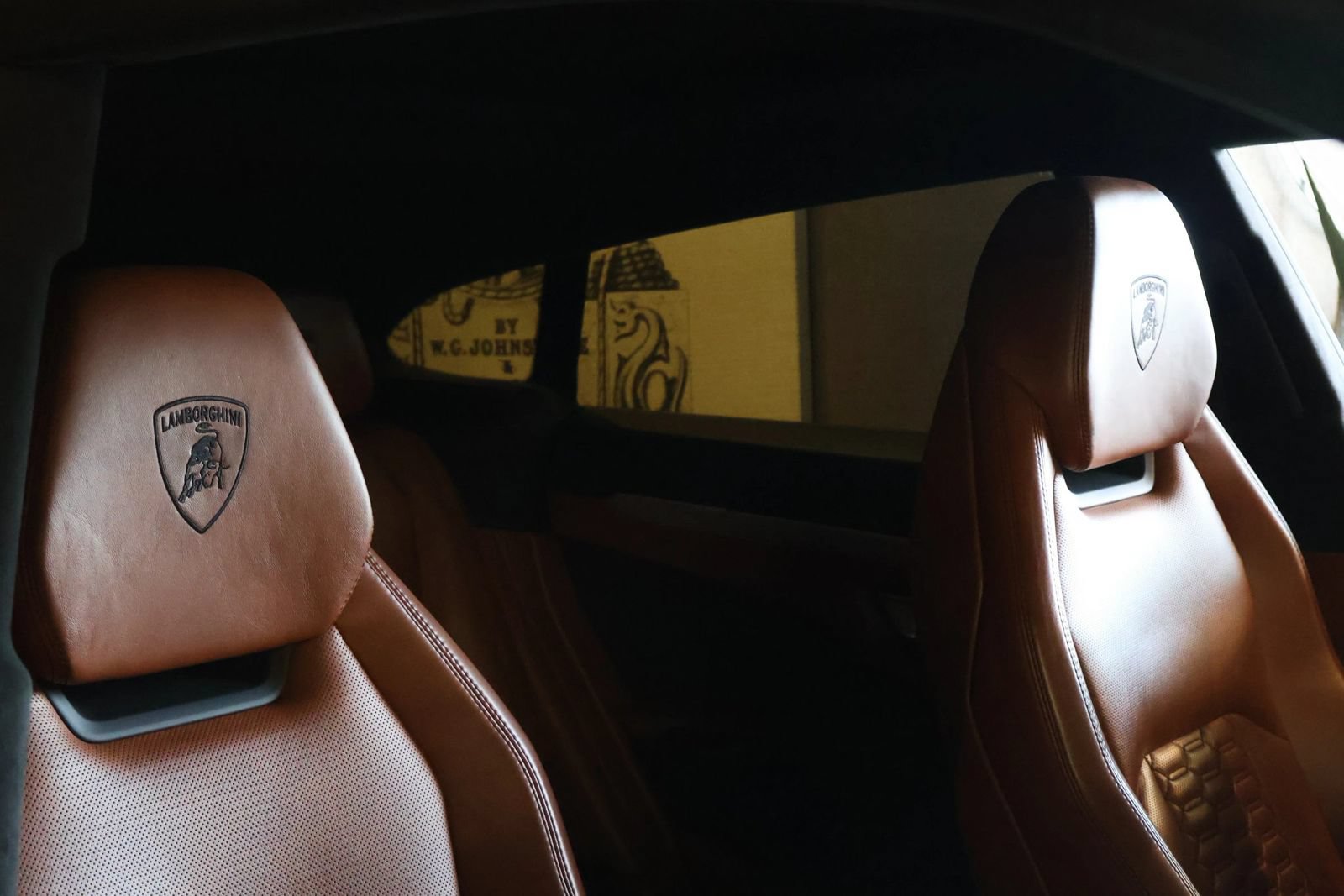 Used 2019 Lamborghini Urus AWD/4WD image 12