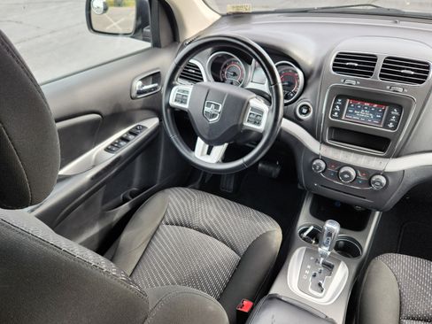 Used 2020 Dodge Journey SE w/ SE Popular Equipment Group FWD image 14