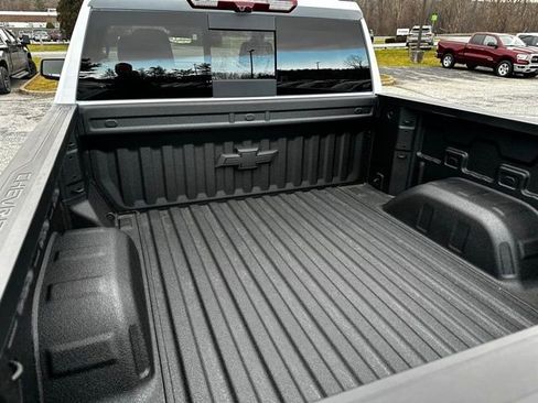 New 2026 Chevrolet Silverado 1500 High Country AWD/4WD image 15