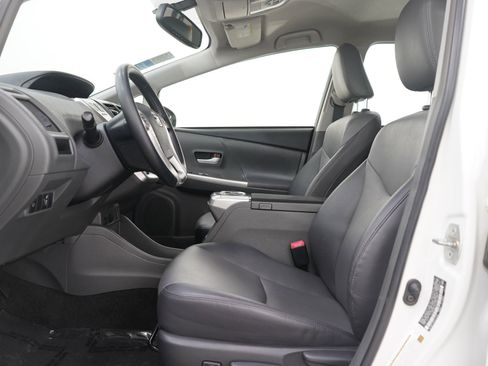 Used 2014 Toyota Prius V Five image 23