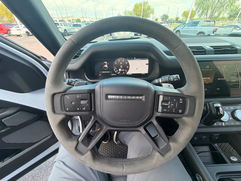 Used 2023 Land Rover Defender 110 V8 AWD/4WD image 10
