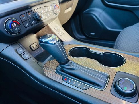 Used 2018 GMC Acadia SLE image 51