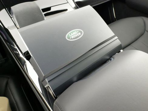 Used 2025 Land Rover Range Rover Sport SE image 56