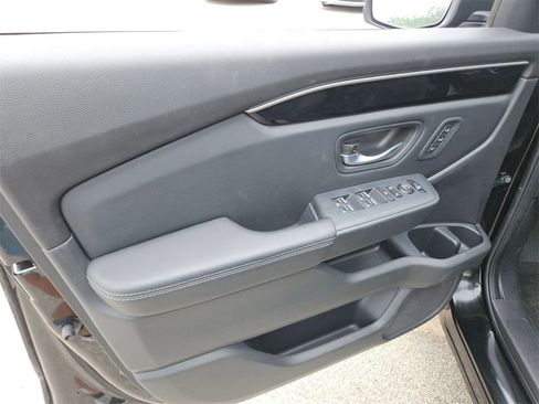 Used 2023 Honda Pilot Touring image 14