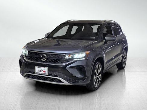 Used 2023 Volkswagen Taos SE image 3