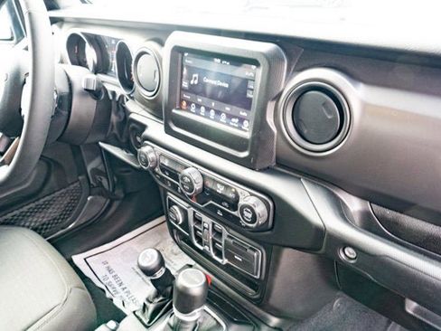 Certified 2023 Jeep Gladiator Sport AWD/4WD image 38