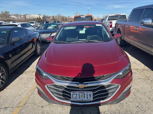 Used 2024 Chevrolet Malibu LT image 2