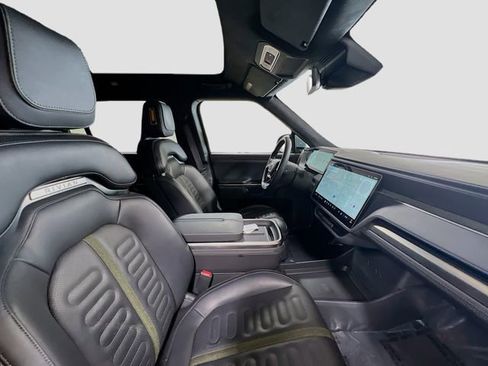 Used 2025 Rivian R1S Adventure image 30