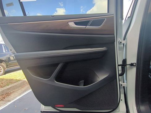 Used 2025 Volkswagen Atlas SE image 26