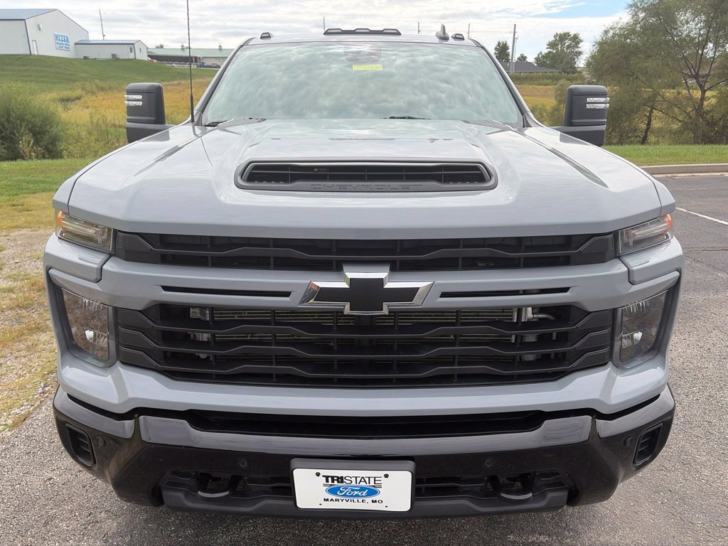 Used 2025 Chevrolet Silverado 2500 Custom w/ Custom Value Package AWD/4WD image 2