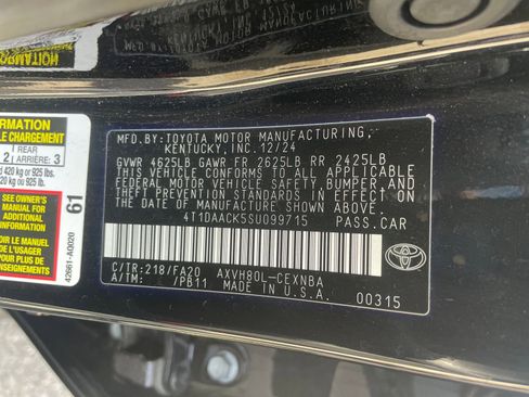 Used 2025 Toyota Camry LE image 30