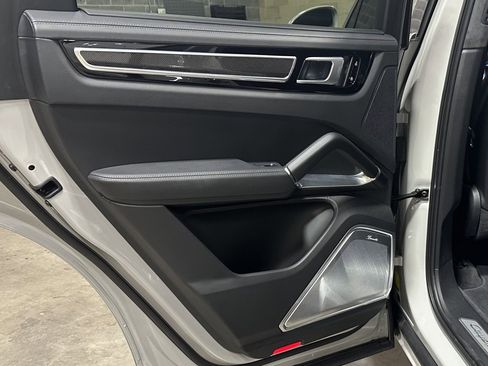 Used 2021 Porsche Cayenne Turbo S image 19