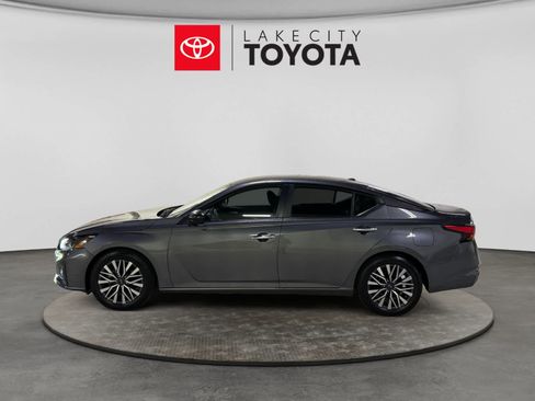 Used 2025 Nissan Altima 2.5 SV FWD image 3