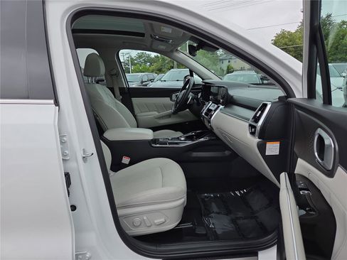 Certified 2023 Kia Sorento SX Prestige w/ Panoramic Sunroof Package AWD/4WD image 27