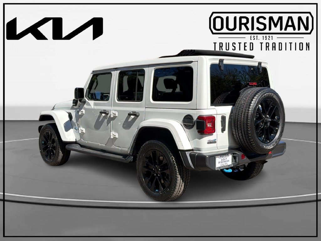 Used 2022 Jeep Wrangler Unlimited Sahara w/ Cold Weather Group AWD/4WD image 3