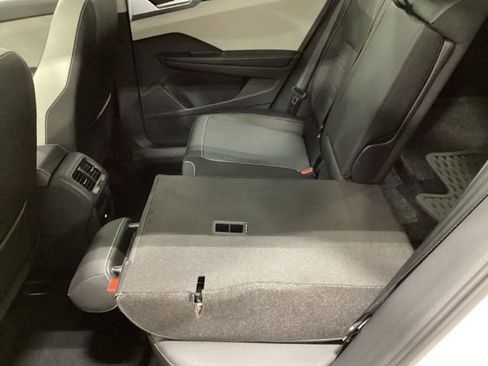 Certified 2025 Volkswagen Taos SE w/ Panoramic Sunroof Package image 15