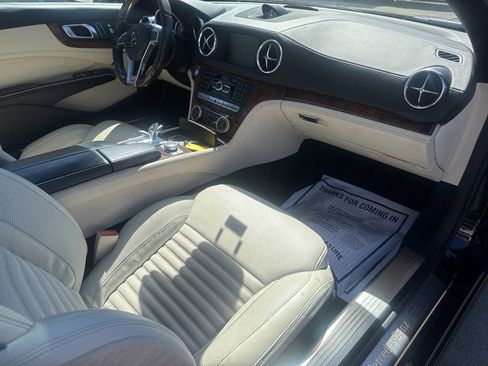 Used 2014 Mercedes-Benz SL 550 image 32