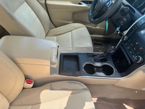 Used 2016 Toyota Camry LE FWD image 33