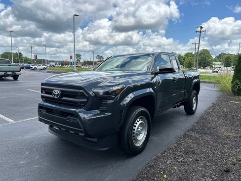 Certified 2025 Toyota Tacoma SR AWD/4WD image 4