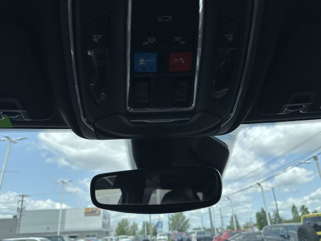 Used 2023 Jeep Grand Cherokee L Laredo AWD/4WD image 29