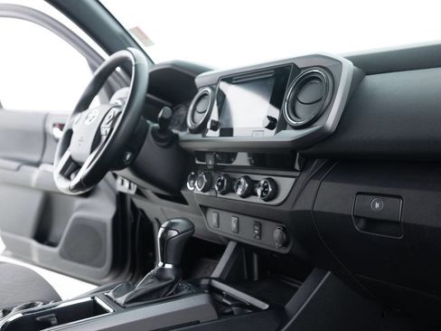 Used 2017 Toyota Tacoma SR5 image 27