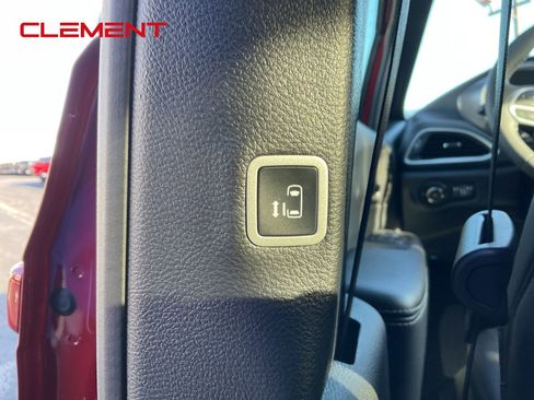 New 2026 Chrysler Pacifica Select image 23